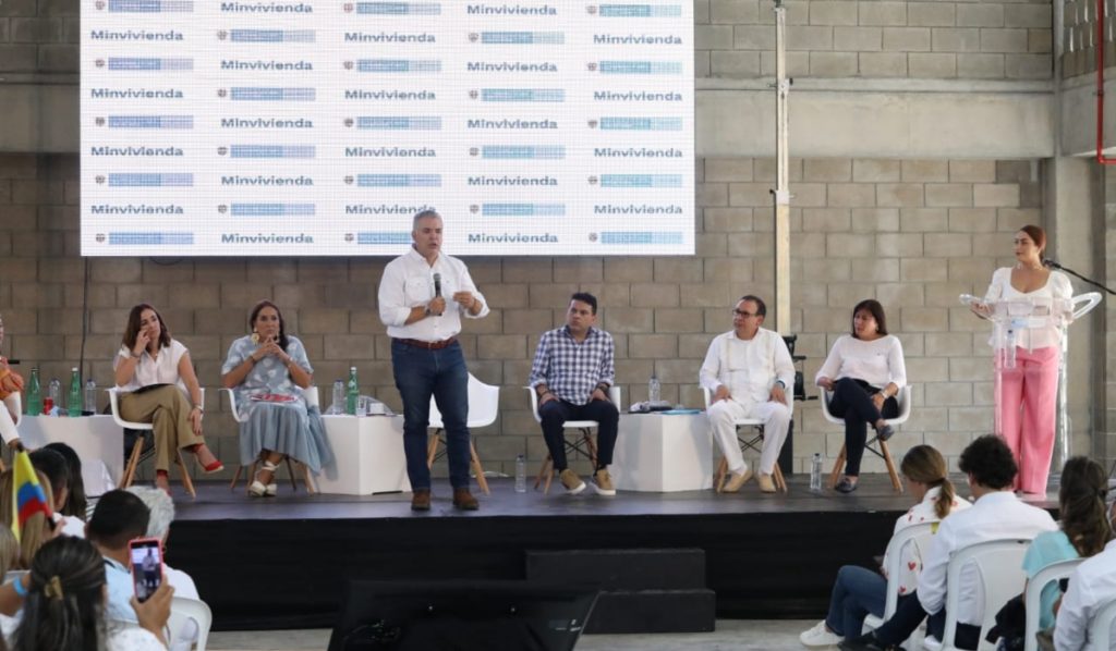 Tras inversión de $13.000 millones entregan infraestructura educativa en Girardot (Colombia)