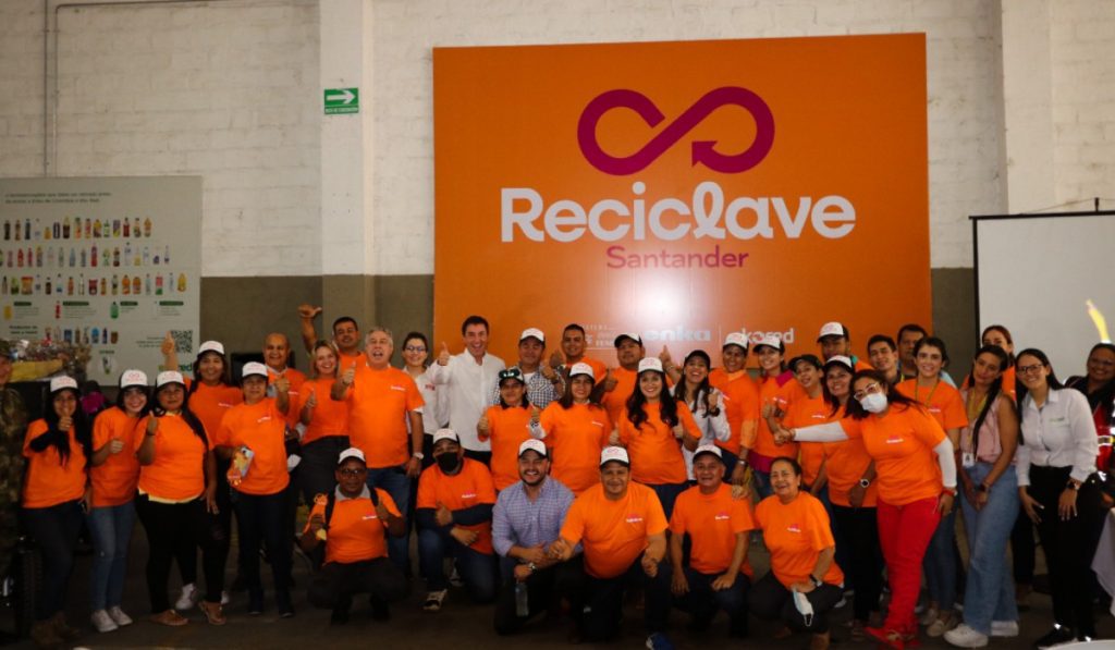 Sistema Coca Cola, Enka y Eko Red se unen para lanzar “Reciclave Santander”