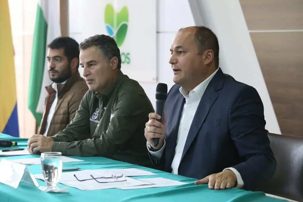 Túnel de Oriente (Antioquia) quedará en doble calzada; alistan megaproyecto Túnel de Oriente (Antioquia) quedará en doble calzada; alistan megaproyecto