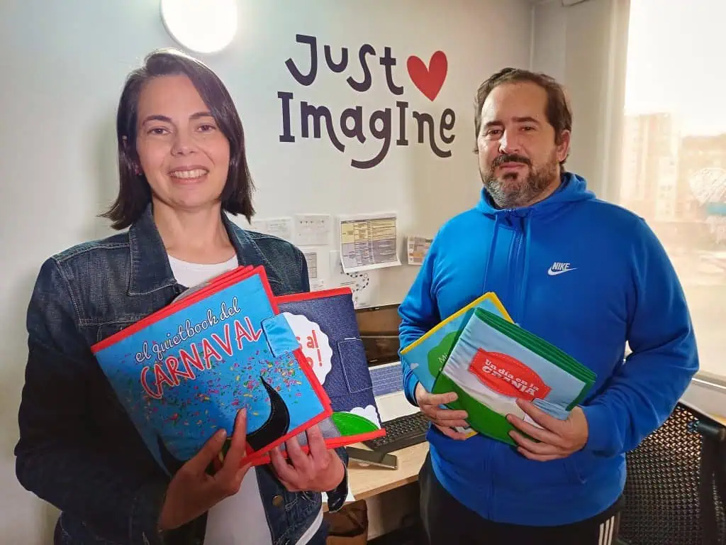 Just Imagine: Libros en Tela, una opción didáctica para los niños Just Imagine: Libros en Tela, una opción didáctica para los niños