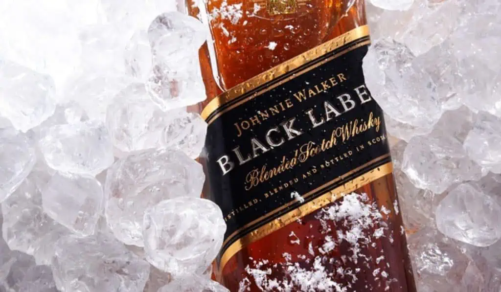 Adiós a las tradicionales cajas de cartón de Johnnie Walker Black Adiós a las tradicionales cajas de cartón de Johnnie Walker Black
