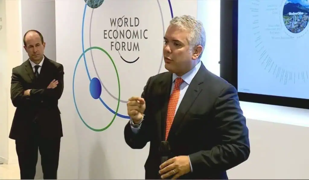 Petro sobre Comité de Regla Fiscal de Colombia: “Son empleados de Duque” Iván Duque, expresidente de Colombia, en el Foro Económico Mundial