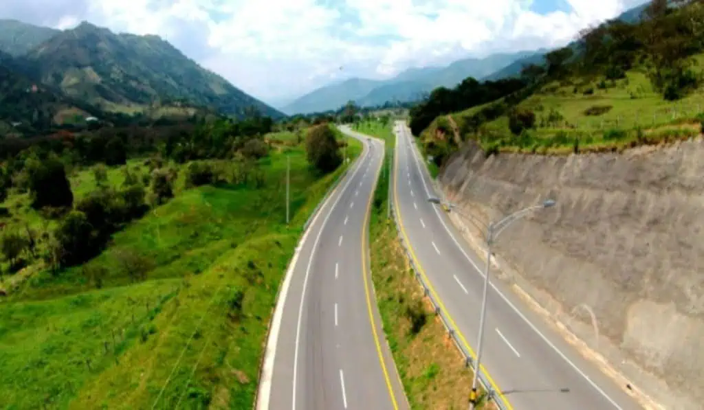 IDEA continúa con desarrollo de proyectos de infraestructura vial estratégicos en Antioquia IDEA continúa con desarrollo de proyectos de infraestructura vial estratégicos en Antioquia