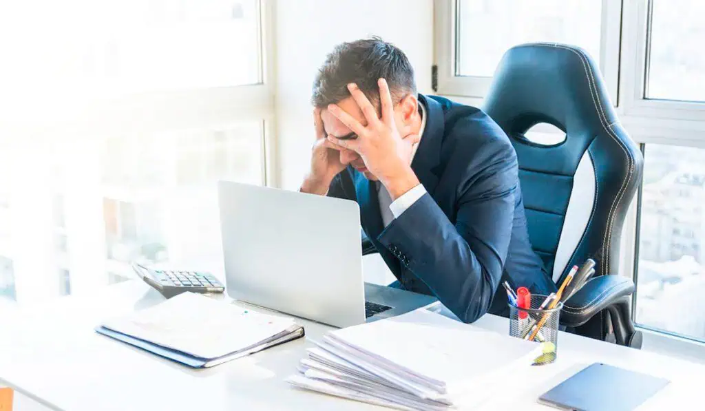 EE. UU.: ronda fantasma de recesión entre empresarios y Wall Street cae EE. UU.: ronda fantasma de recesión entre empresarios y Wall Street cae
