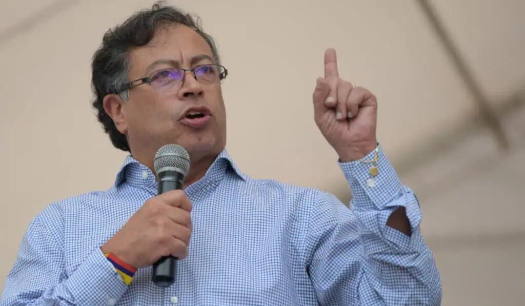 ‘Cláusula Petro’ a una semana de elecciones presidenciales en Colombia: ¿es legal o no? ‘Cláusula Petro’ a una semana de elecciones presidenciales en Colombia: ¿es legal o no?