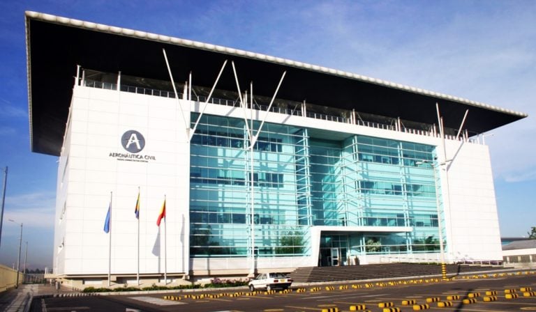 Aerocivil recibió alerta por “actividad militar” en espacio aéreo colombiano; EE.UU. advirtió ataques al narcotráfico