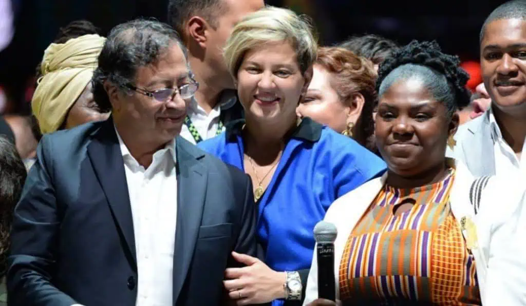 Francia Márquez no descarta una futura candidatura presidencial Gustavo Petro (izq.) y Francia Márquez (der.) triunfaron en la Presidencia de Colombia.