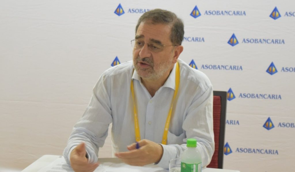Hernando José Gómez, presidente de Asobancaria, dijo que algunas entidades del sector podrían ofrecer portafolios que incluyan criptoactivos