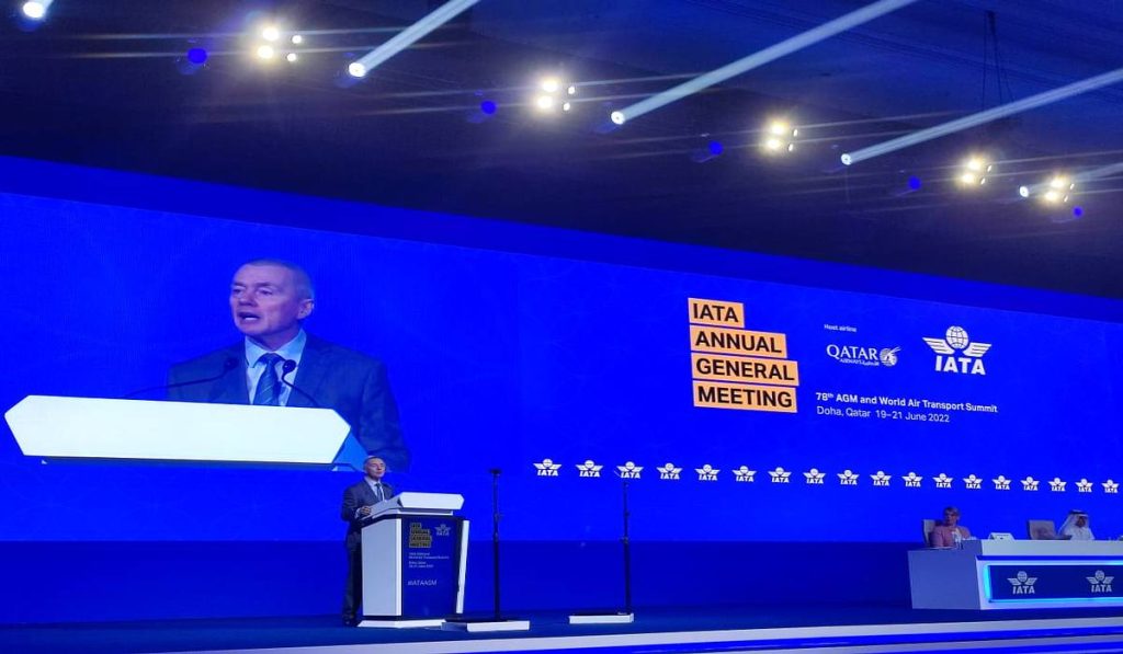 Director de IATA prevé recuperación casi total de tráfico aéreo en 2023; regulación, tema pendiente