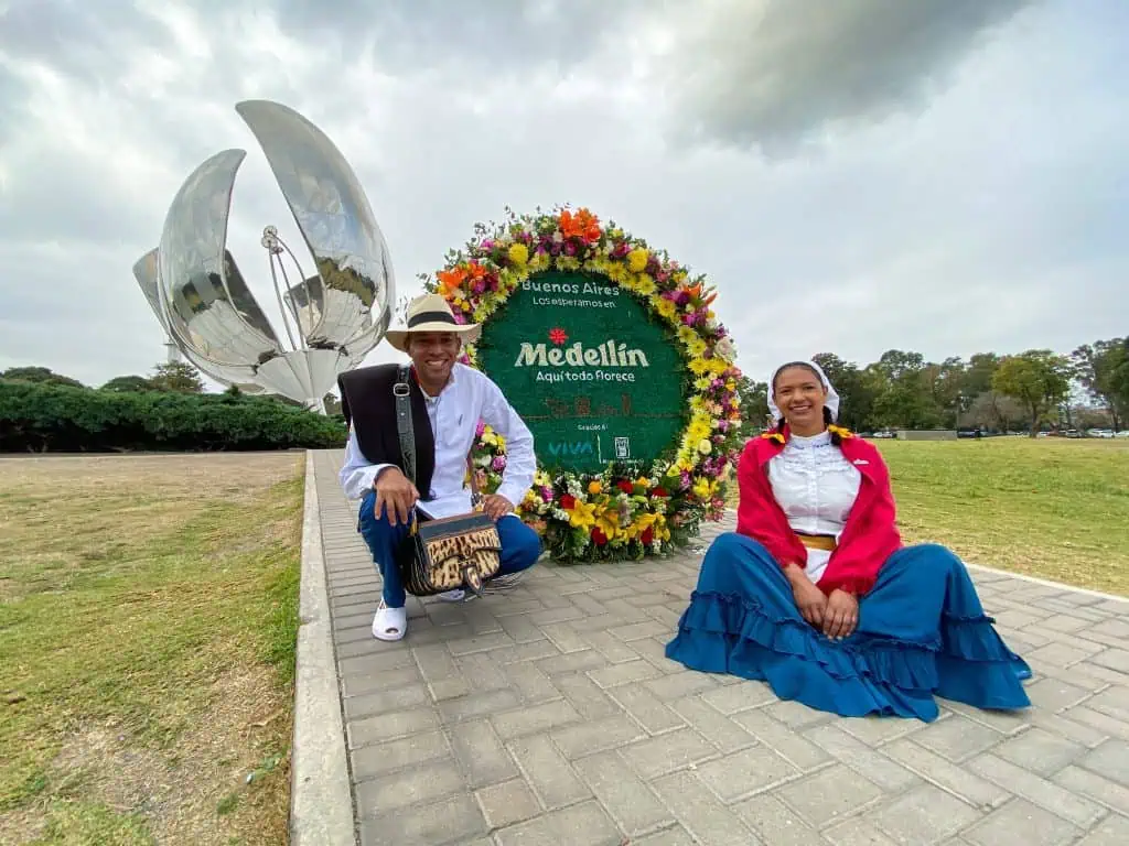 Silleteros de Medellín llegaron a Buenos Aires a promocionar la Feria de las Flores Silleteros de Medellín llegaron a Buenos Aires a promocionar la Feria de las Flores