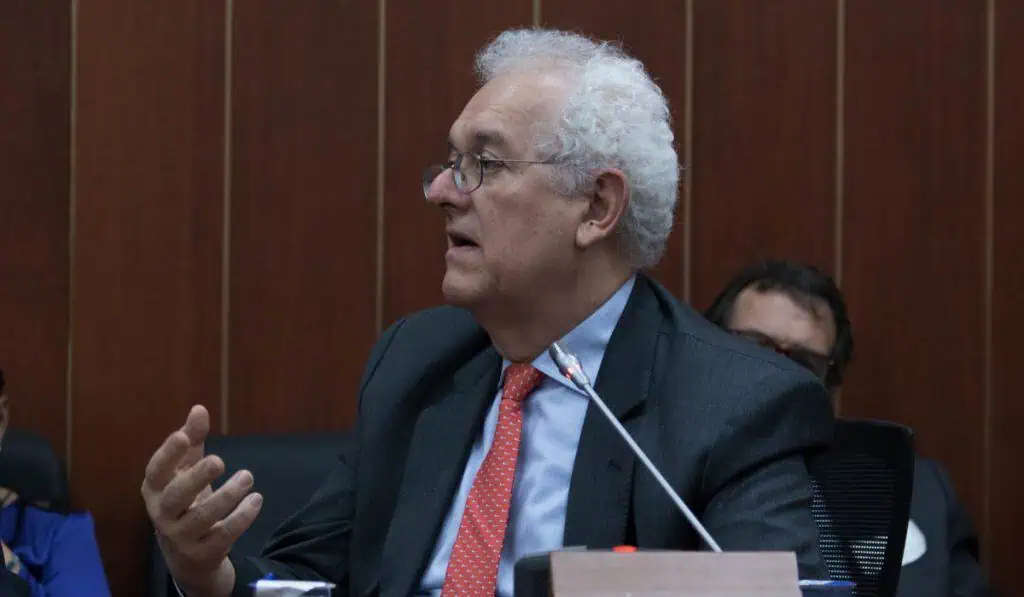 Ocampo, nuevo MinHacienda de Colombia: Tasa de impuesto corporativo debería bajar al 30 % Ocampo, nuevo MinHacienda de Colombia: Tasa de impuesto corporativo debería bajar al 30 %
