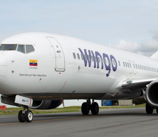 Avión de Wingo en posición de parqueo