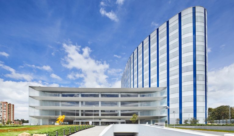Luis Carlos Sarmiento inaugura el centro de cáncer en Colombia: así es el megaproyecto Luis Carlos Sarmiento inaugura el centro de cáncer en Colombia: así es el megaproyecto