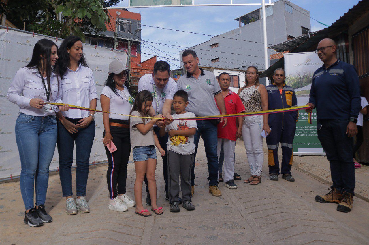 Gran Colombia Gold: Segovia cuenta con nuevas placas huellas que dinamizan su infraestructura vial