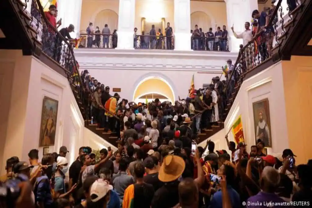 Sri Lanka: por crisis financiera, manifestantes exigen un cambio de gobierno Sri Lanka: por crisis financiera, manifestantes exigen un cambio de gobierno