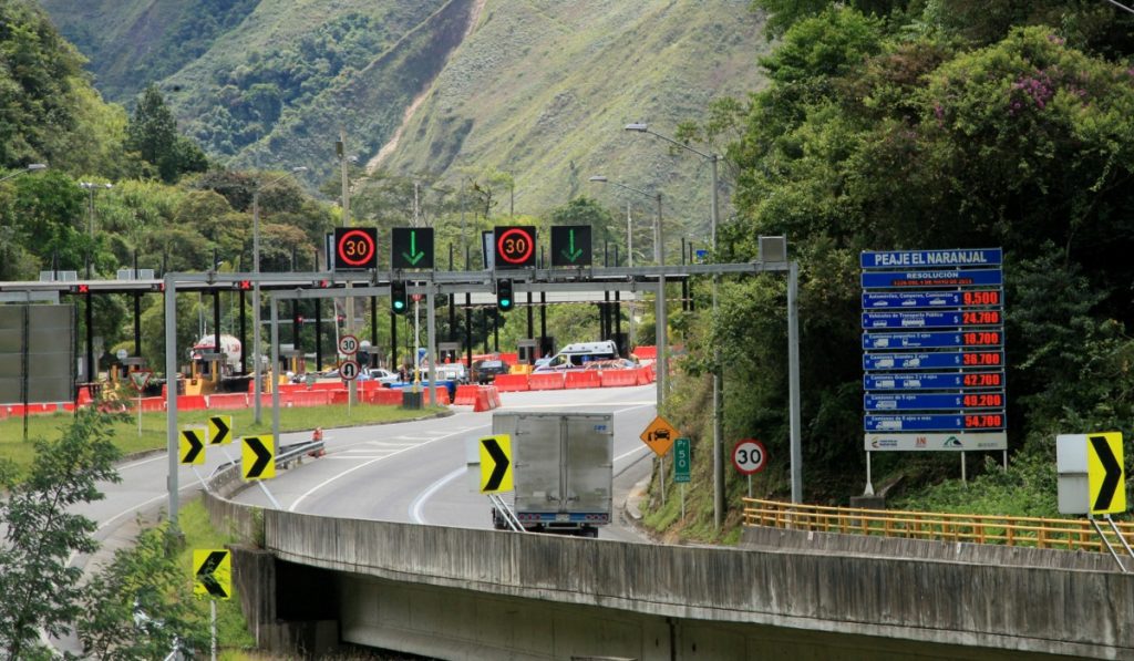 Peaje Naranjal en la vía Bogotá - Vilavicencio