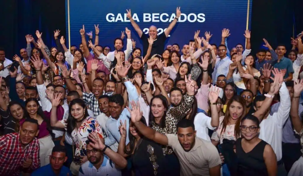 Fundación Tecnoglass ha entregado 6.000 becas a hijos de empleados Fundación Tecnoglass ha entregado 6.000 becas a hijos de empleados