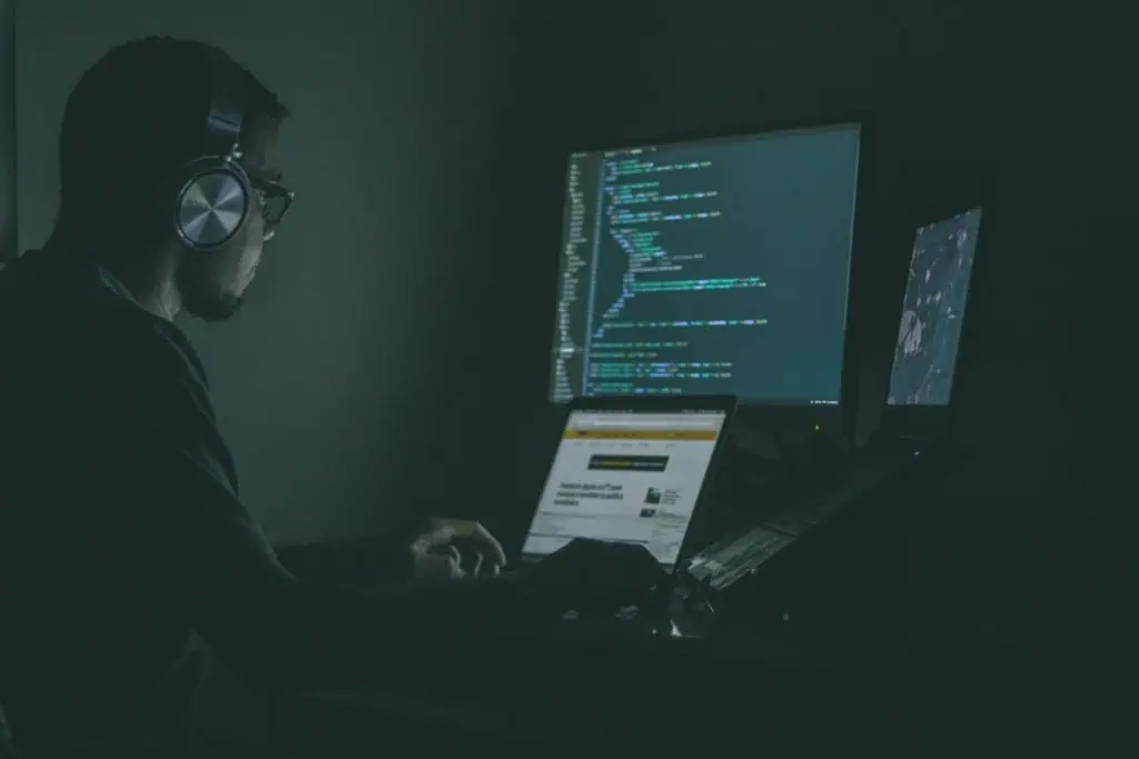 Reduzca los fraudes corporativos a tráves de la inteligencia artificial Reduzca los fraudes corporativos a tráves de la inteligencia artificial