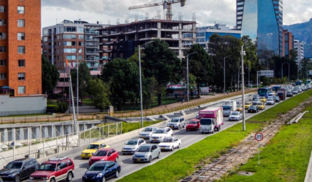 Impactos del aumento del precio de la gasolina y el dilema inflacionario en Colombia