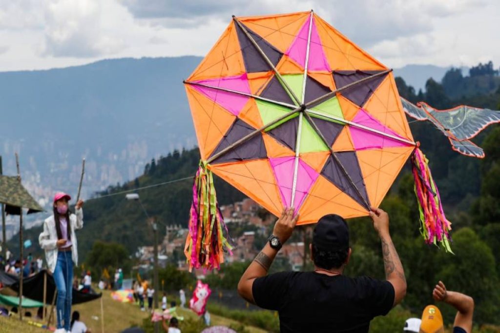¿Saldrá a elevar cometa? Consejos para hacer esta actividad de manera segura en Bogotá