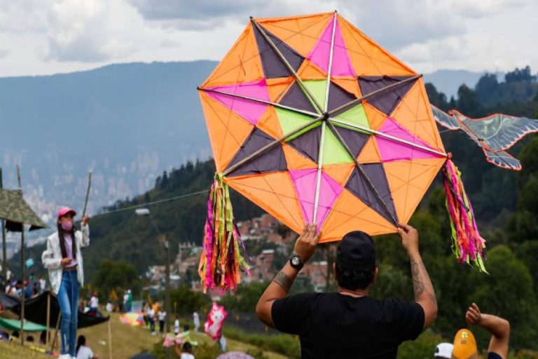 ¿Saldrá a elevar cometa? Consejos para hacer esta actividad de manera segura en Bogotá