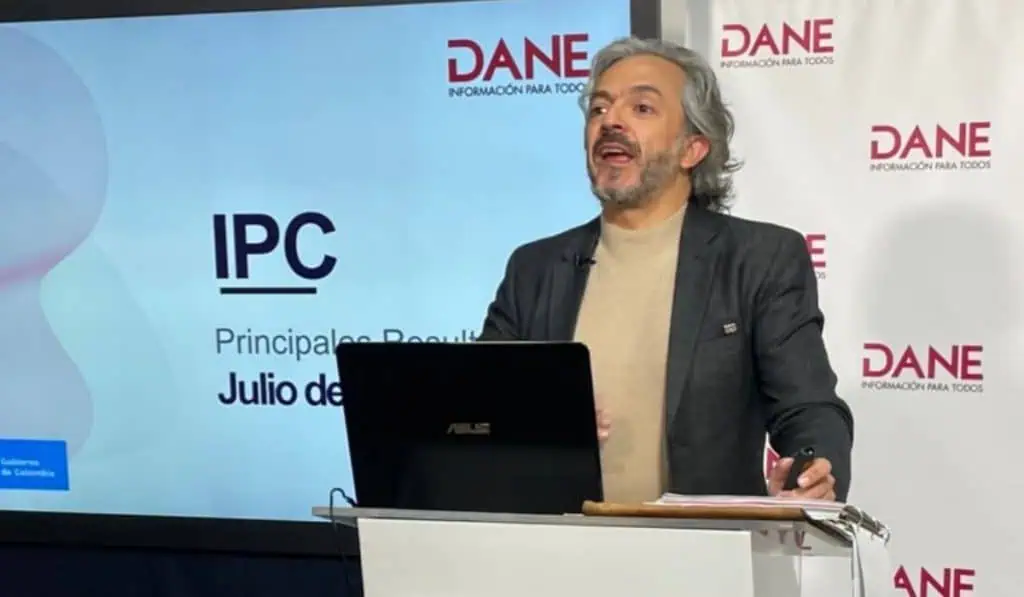 Juan Daniel Oviedo propone acabar con pico y placa en Bogotá Juan Daniel Oviedo, exdirector del DANE, candidato Alcaldía Bogotá