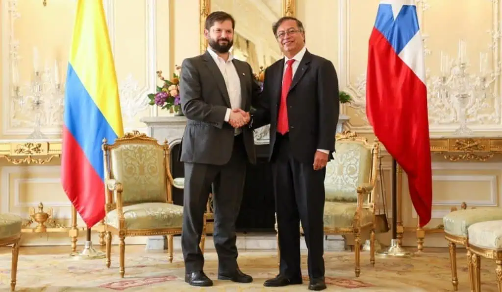 Petro estará fuera de Colombia durante casi todo enero; esta es su agenda El presidente Gabriel Boric y el presidente Gustavo Petro