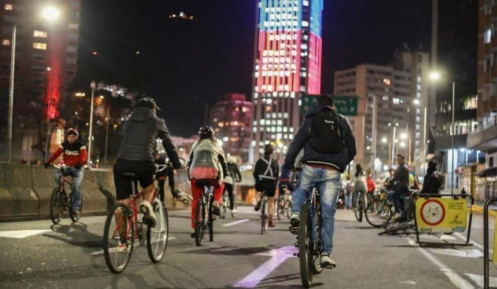 Ciclovía nocturna