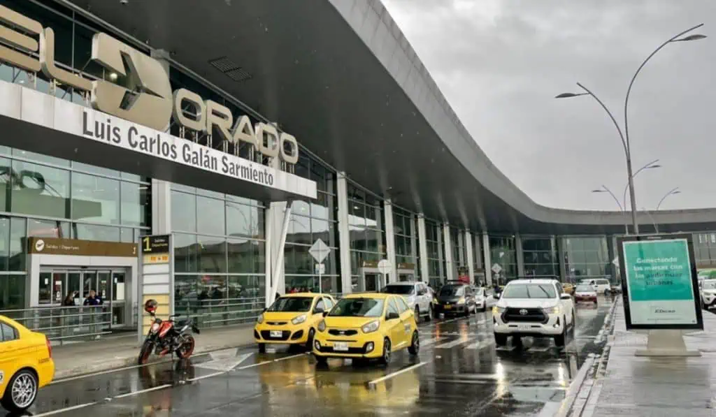 Acompañantes podrán volver a recibir o despedir viajeros en El Dorado de Bogotá Acompañantes podrán volver a recibir o despedir viajeros en El Dorado de Bogotá