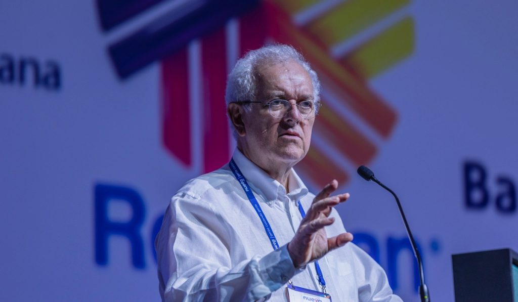 Ahora | Gobierno de Colombia mejora pronóstico PIB de 2022 y empeora el de 2023
