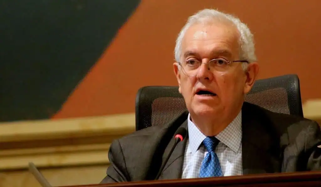 MinHacienda de Colombia habla sobre escenario de baja en tasas de interés José Antonio Ocampo