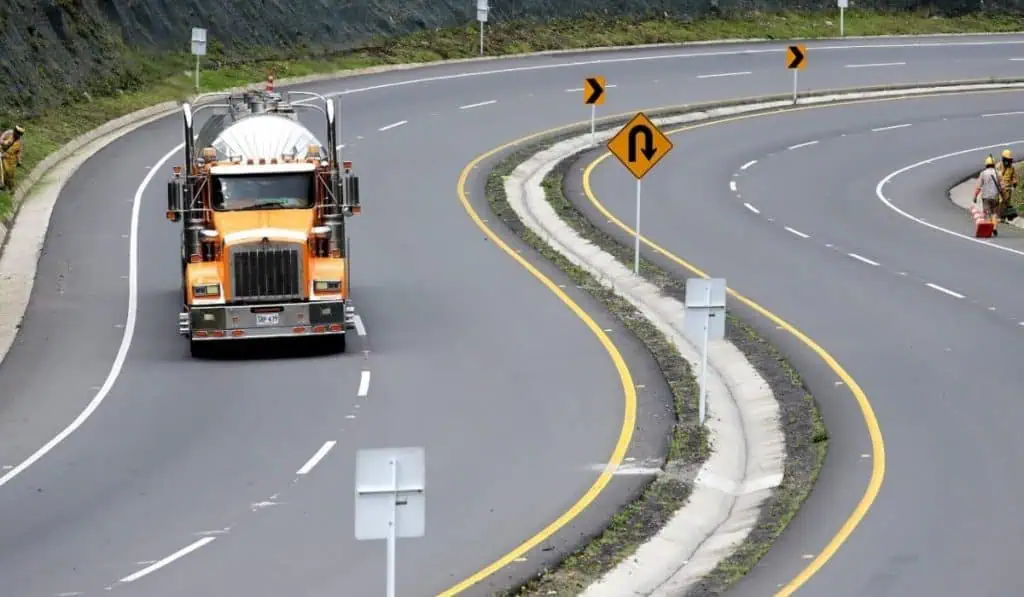SuperIndustria investiga a dos compañías de construcción por posibles afectaciones a la libre competencia Vías en Colombia