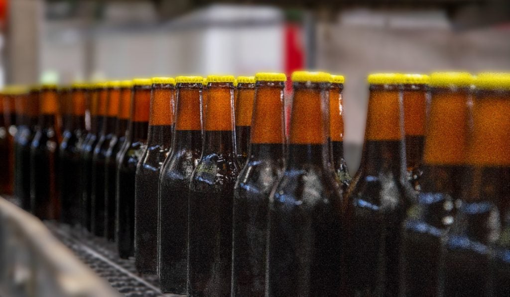 Así es el plan de economía circular de Bavaria para recuperar millones de botellas de vidrio