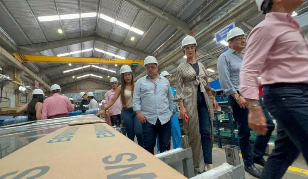 Congresistas realizan gira empresarial en Colombia antes de votar reforma tributaria Congresistas realizan gira empresarial en Colombia antes de votar reforma tributaria