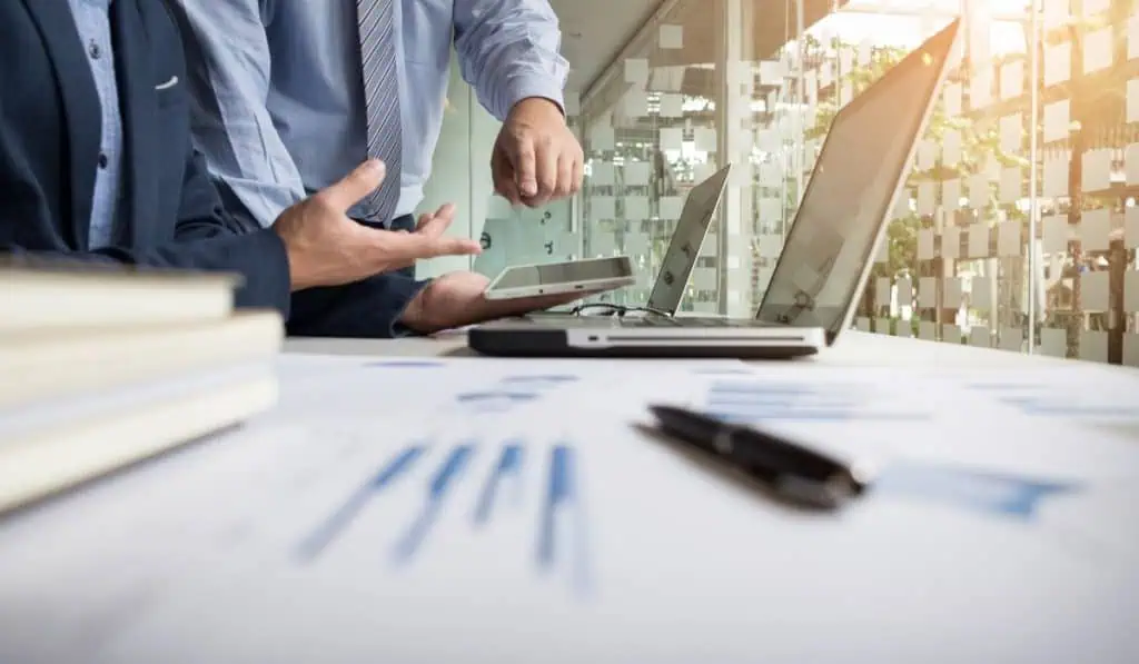 Capital privado en Colombia mueve US$13.000 millones en 10 años de fundación Jóvenes trabajando en Startups