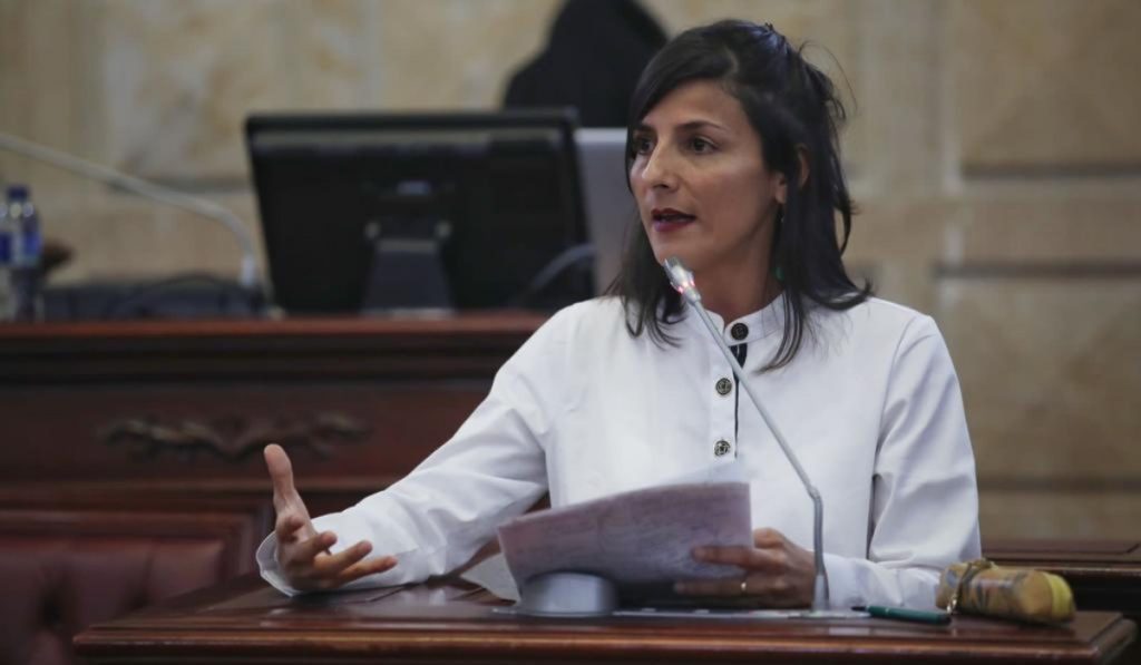 Irene Vélez, ministra de Minas y Energía de Colombia, confirmó el levantamiento del paro minero en Antioquia. Foto: MinMinas.