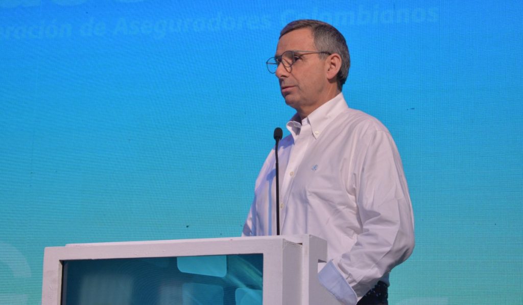 Fasecolda pide un “ajuste prudente” en salario mínimo 2023