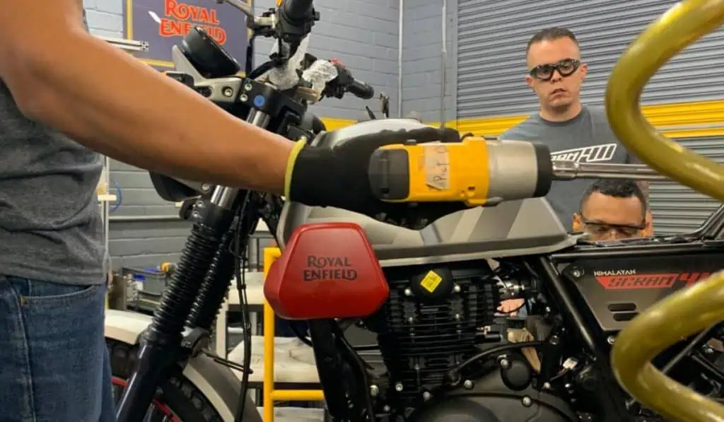 Royal Enfield tendrá espacio exclusivo de ensamblaje en planta de AKT en Colombia Royal Enfield tendrá espacio exclusivo de ensamblaje en planta de AKT en Colombia