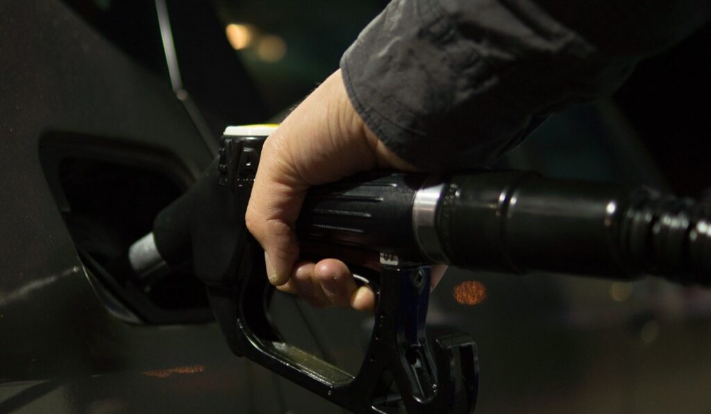Pagar más por la gasolina en contra del cambio climático