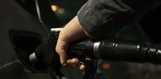 En Colombia se está pagando de más por la gasolina: galón podría caer fuerte