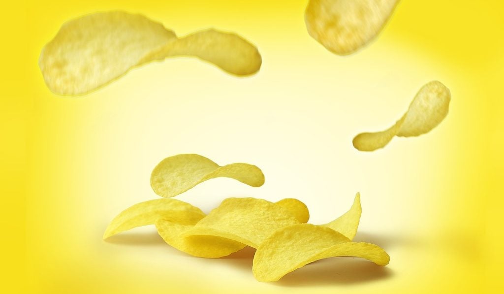 ¿Cuánto se encarecería merienda de gaseosa, papas y ponqué en Colombia por reforma tributaria?