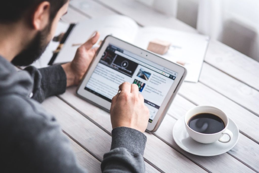 Estudio revela las tendencias de consumo de información y bienes en Colombia