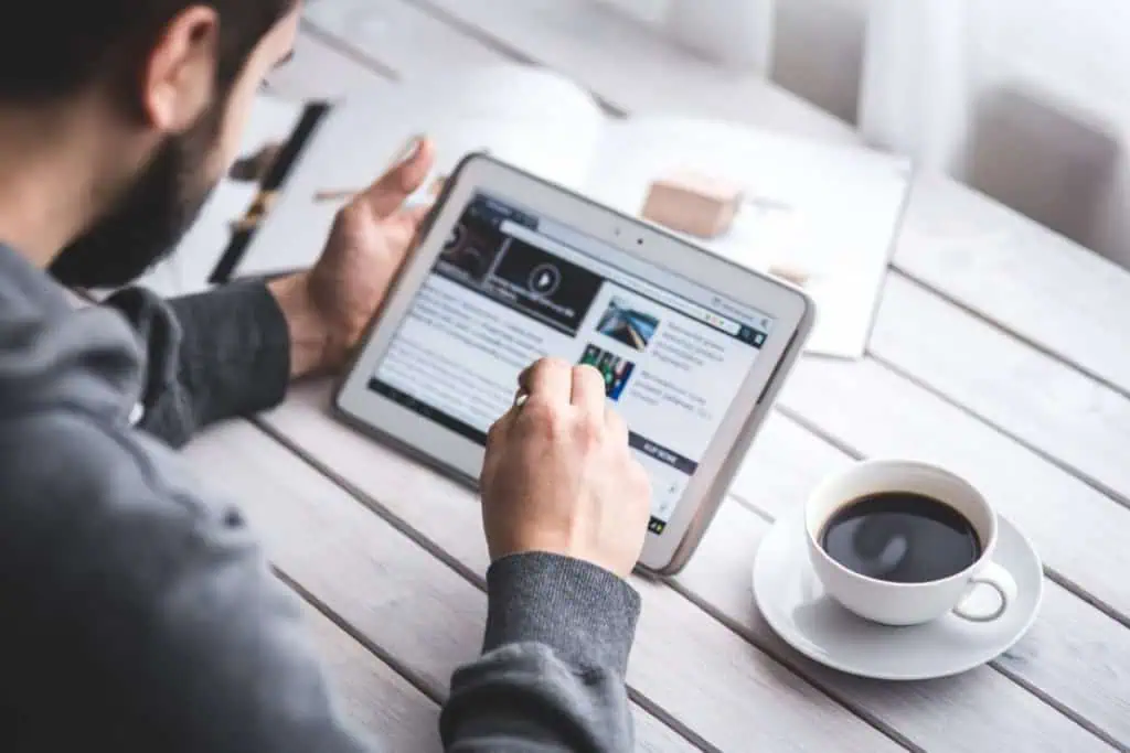 Estudio revela las tendencias de consumo de información y bienes en Colombia Estudio revela las tendencias de consumo de información y bienes en Colombia