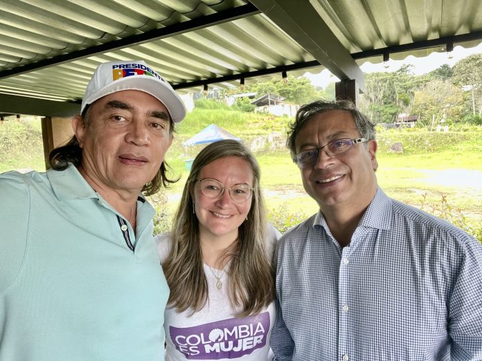 Cielo Rusinque con el presidente Gustavo Petro y el candidato del Pacto Histórico, Gustavo Bolívar.