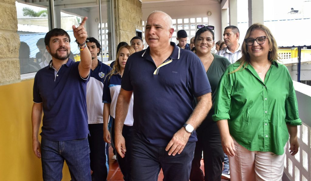 Alcaldía de Barranquilla y Fundación Tecnoglass entregan obras de colegio Las Flores; anuncian colegio en La Playa 