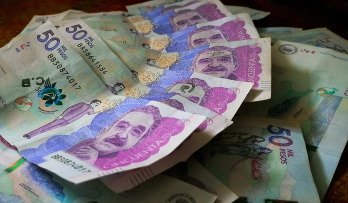 Billete-peso colombiano En noviembre siguió aumentando la deuda externa de Colombia