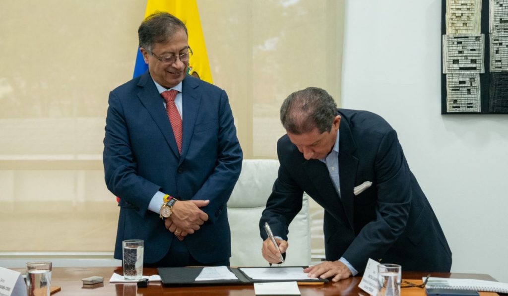 Venta de tirras al Gobierno