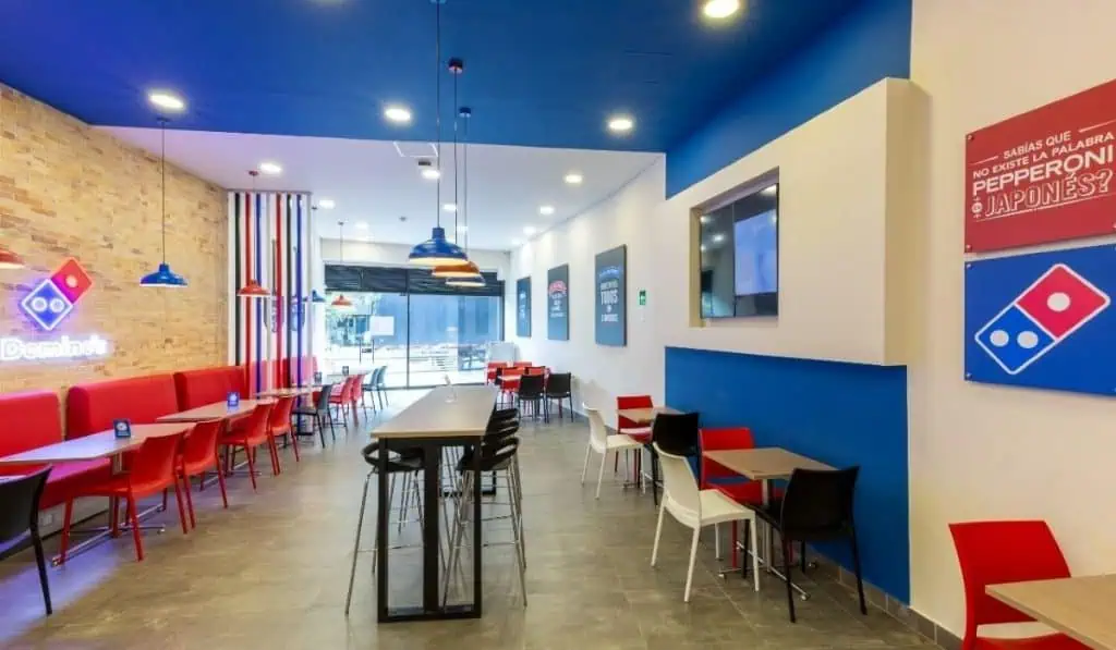 Estos son los restaurantes que más plata movieron en Colombia en 2022 Domino's Pizza hace parte del conglomerado de alimentos Alsea