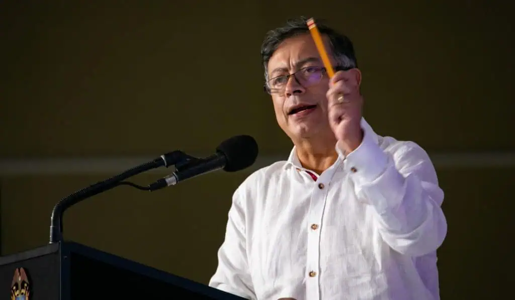 Encuesta | Mayoría de colombianos considera que el país va por mal camino con gobierno Petro Encuesta | Mayoría de colombianos considera que el país va por mal camino con gobierno Petro