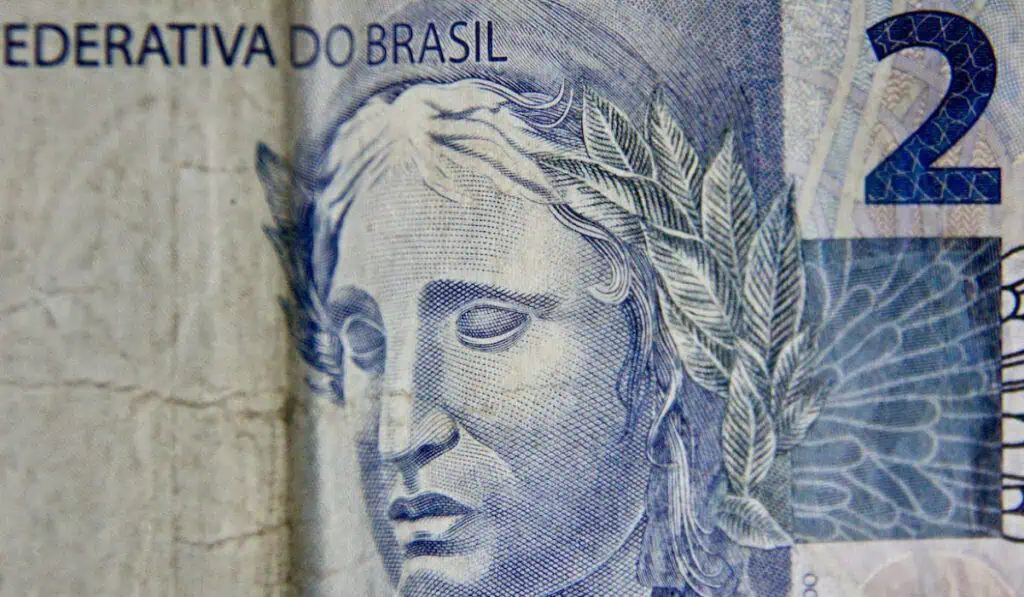 Real brasileño se fortalece tras resultados de elecciones que abren camino a Jair Bolsonaro Real brasileño se fortalece tras resultados de elecciones que abren camino a Jair Bolsonaro